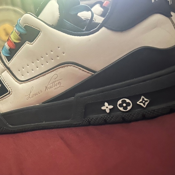 LOUIS VUITTON LV - Picture 1 of 3